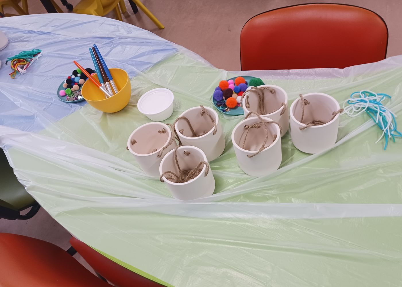 DECORATING POTS AND HANGING BASKETS